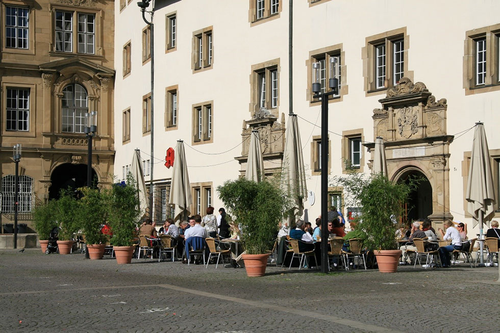 castle square dining outside